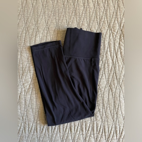 Athleta Salutation Stash Pocket Navy Blue Capri Leggings Size S - Picture 5 of 9